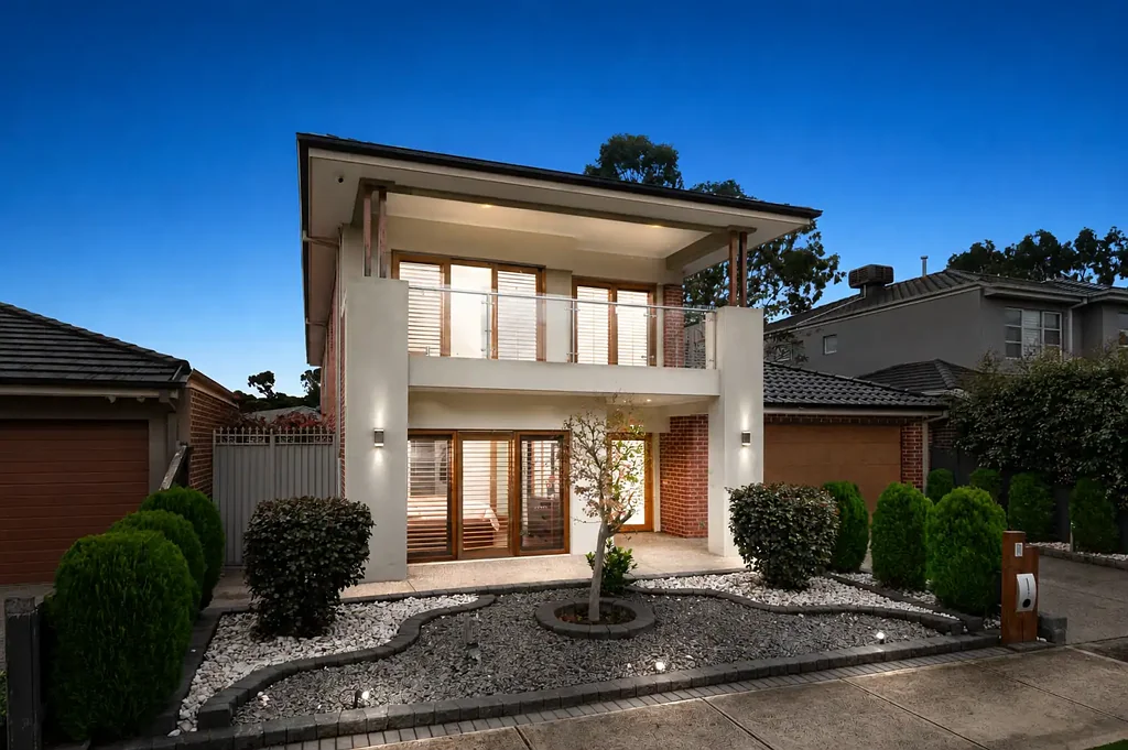 South Morang 5房 Lakes Estate中心地 五卧三卫奢居 双车库 石材厨房 宽敞娱乐区 家门口便利生活 A GRAND STATEMENT OF LUXURY IN THE HEART OF THE LAKES