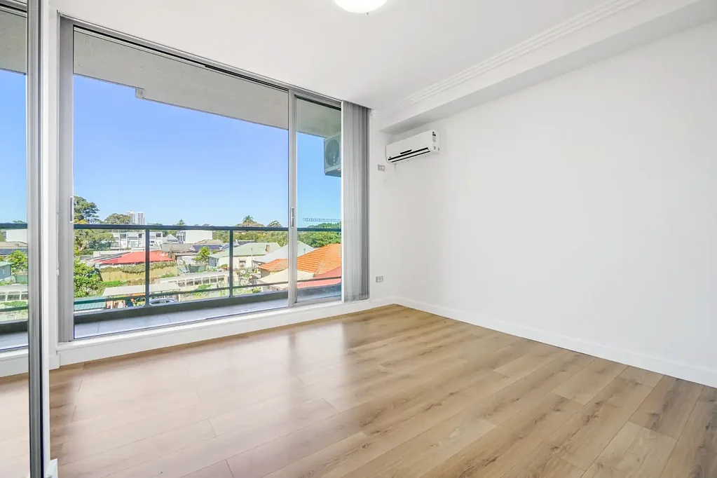 Bright & Convenient Studio Apartment in Prime Location