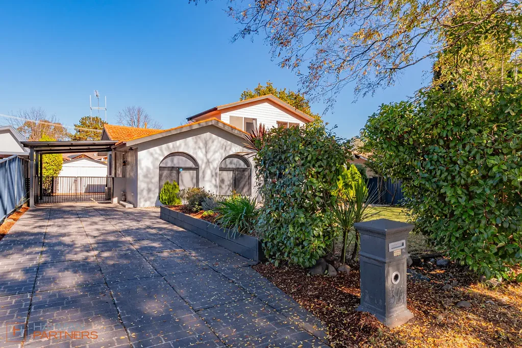Waramanga 4 Slaapkamer Flexible Family Living with Generous Space and Great Street Presence