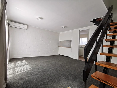 2 Bedroom unit in central Otahuhu