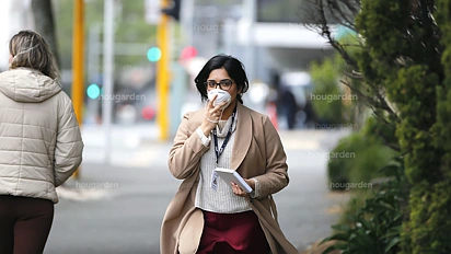 流行病学家建议：2级警戒下，民众应强制佩戴口罩！