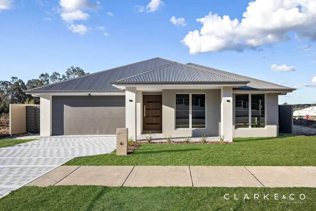 North Rothbury 4 Bedroom NOTHING TO DO BUT MOVE IN AND ENJOY!
