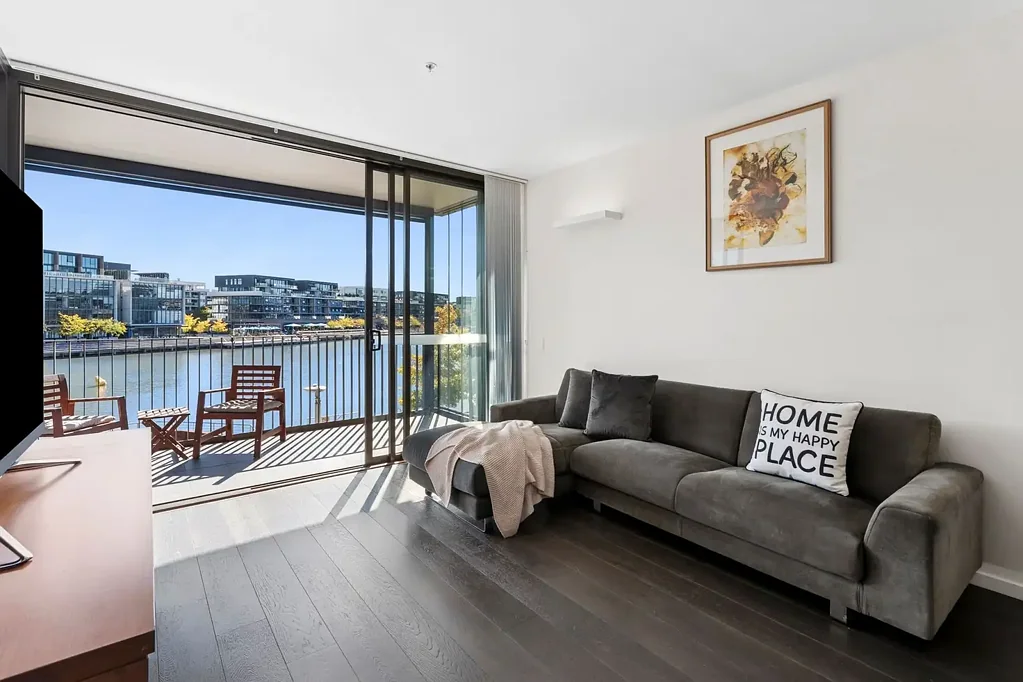 Kingston 2 Bedroom Panoramic Views of Lake Burley Griffin