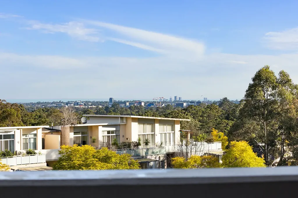 Gordon 3ਬੈੱਡਰੂਮ Prestige living in a whisper-quiet setting perfected by sweeping views