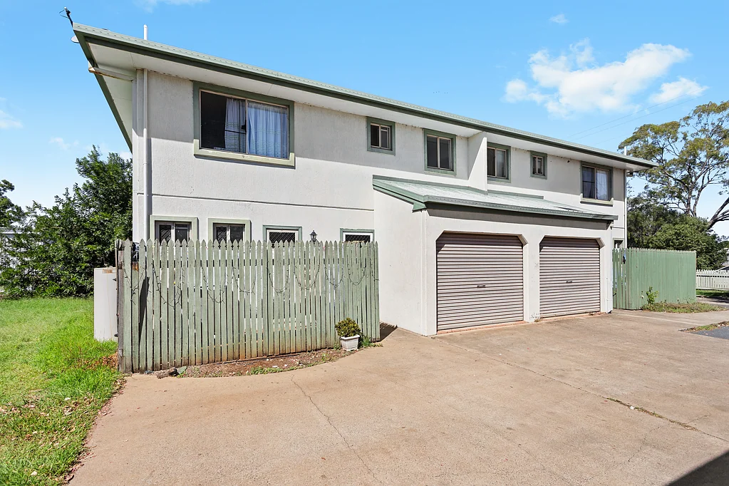 11 Toowoomba Road, Oakey, QLD 4401