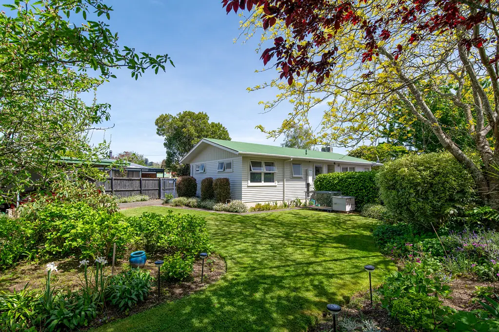 Pukehangi 3房  Move-In Ready Elegance in a Private Garden Setting