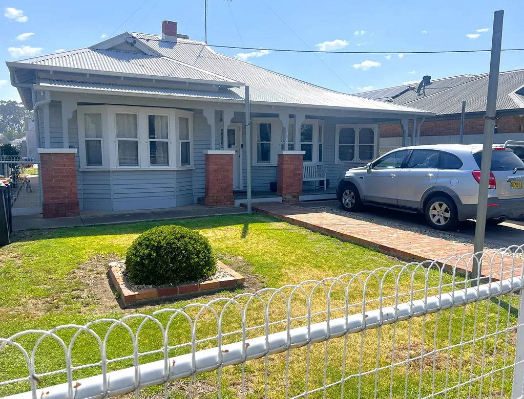 Deniliquin 3房  Attractive Period Home in Heart of Town