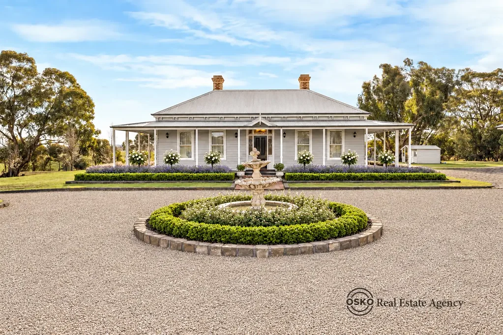Strathtulloh 4Kwarto A Rare Four-Acre Luxury Estate with Exceptional Architectural Character ~ Inspections by appointment only !