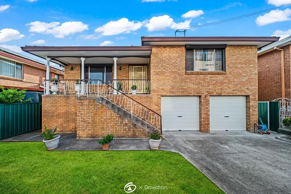 Spacious Newly Renovated 7-Bedroom, 2-Storey Home – Ideal for Multi-Generational Living