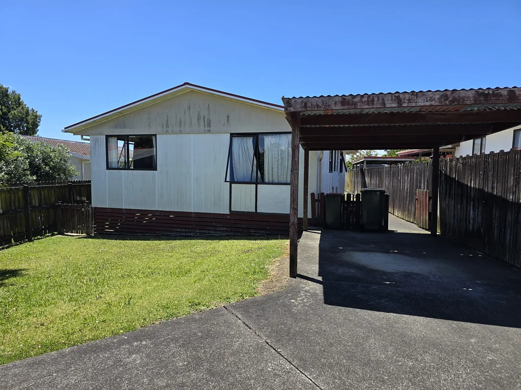 Very Private, Fully Fenced, Tidy 3 Bedroom House