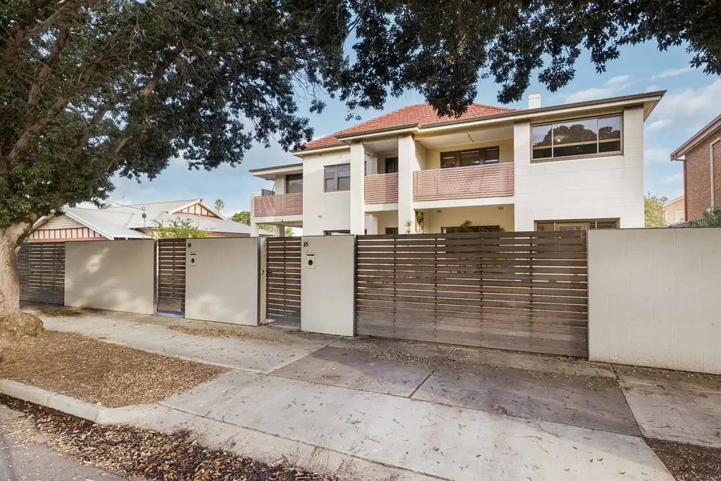 Semaphore South 6 Slaapkamer Rare Dual Residence with Expansive 1218sqm Coastal Holding...