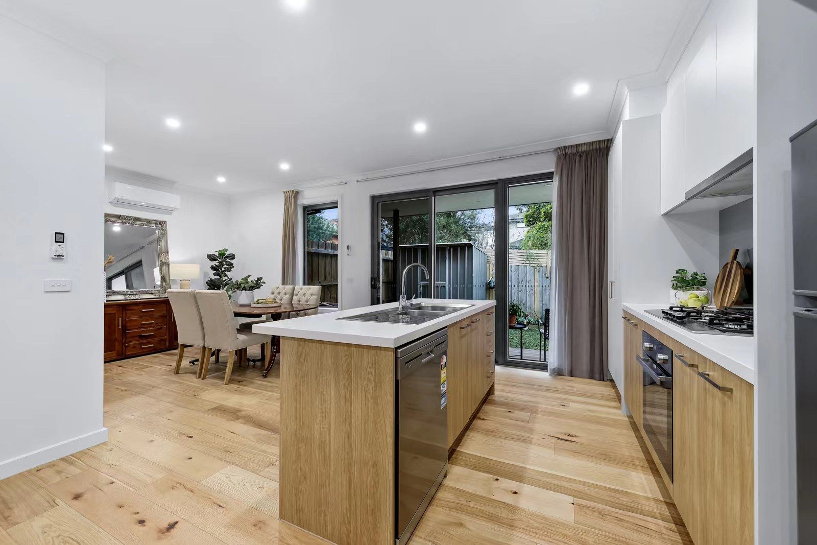 44 LEONIE AV, MOUNT WAVERLEY VIC 3149, 0房, 0浴, Townhouse