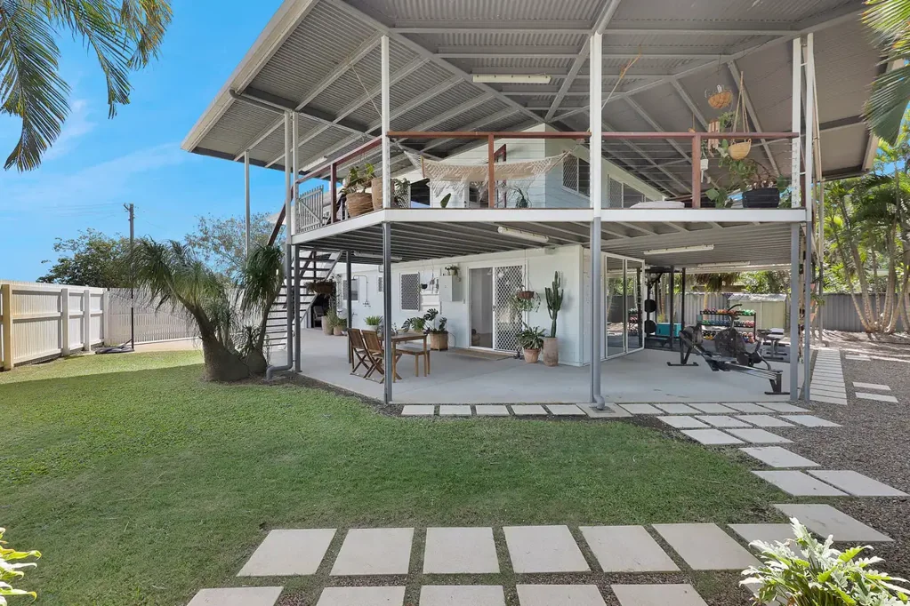 24 Lindeman Avenue, Slade Point, QLD 4740