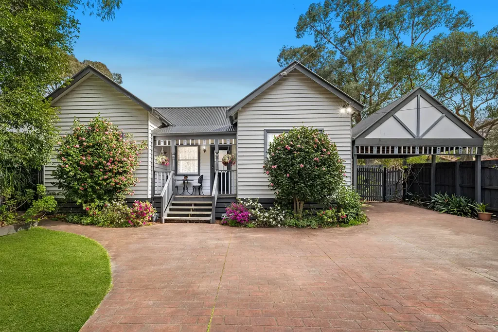 Ferntree Gully 3 Bedroom A Timeless Family Haven at the Foot of the Dandenongs