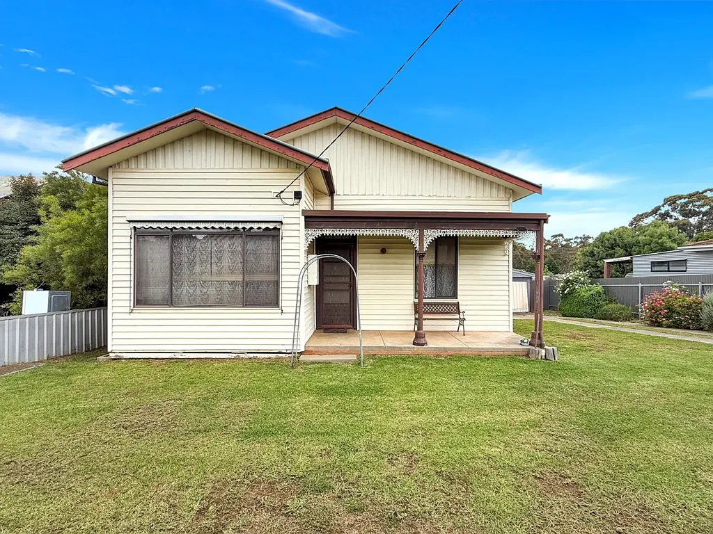 Maryborough 3Kwarto COMFORTABLE FAMILY LIVING ON A GENEROUS 861M² BLOCK