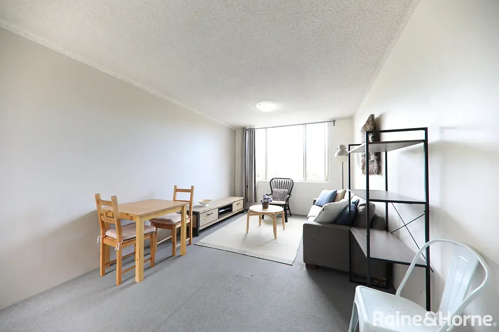 Conveniently Located Furnished One Bedroom Apartment