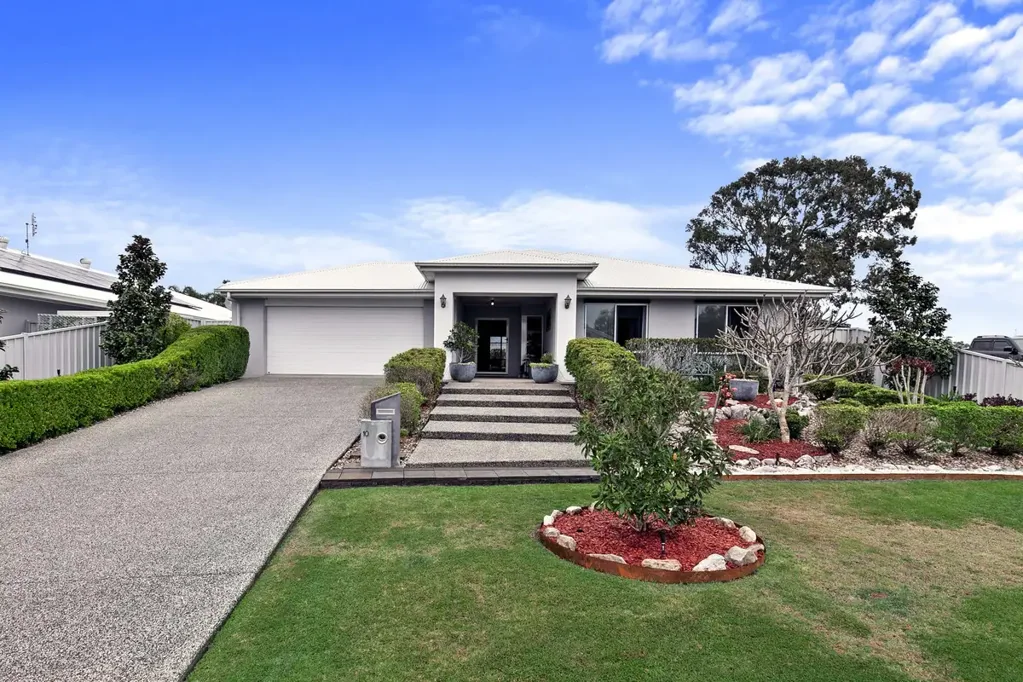 Urangan 4બેડરૂમ STUNNING DESIGNER HOME - STEPS TO THE BEACH