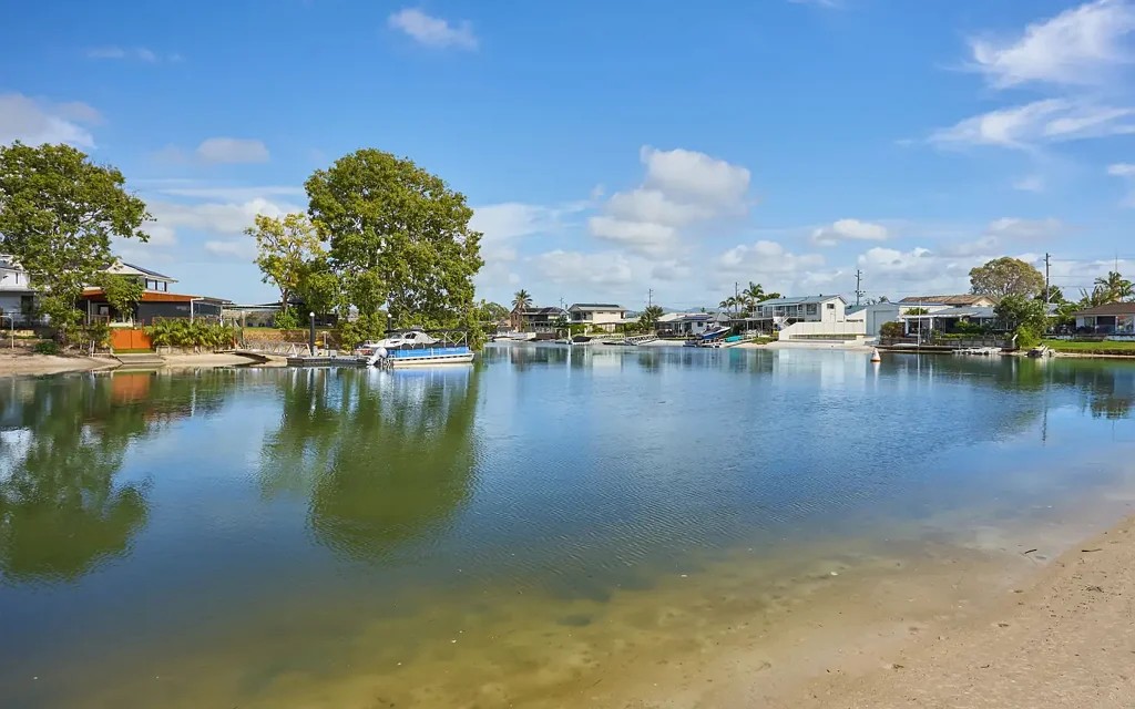 Tweed Heads 3房  Waterfront Ground Floor 3 Bedroom Apartment with Direct Water Access.
