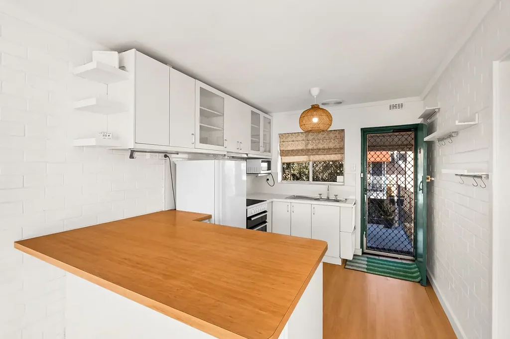 2x2 APARTMENT - BEACHSIDE BEAUTY!
