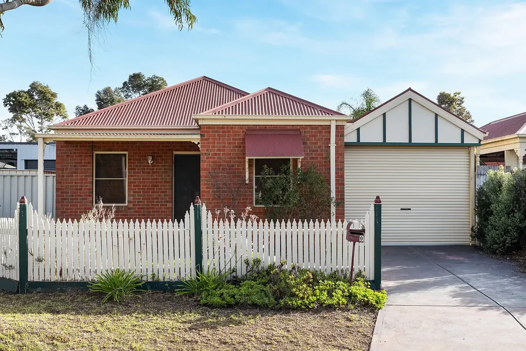 9 Simpson Place, Caroline Springs, VIC 3023