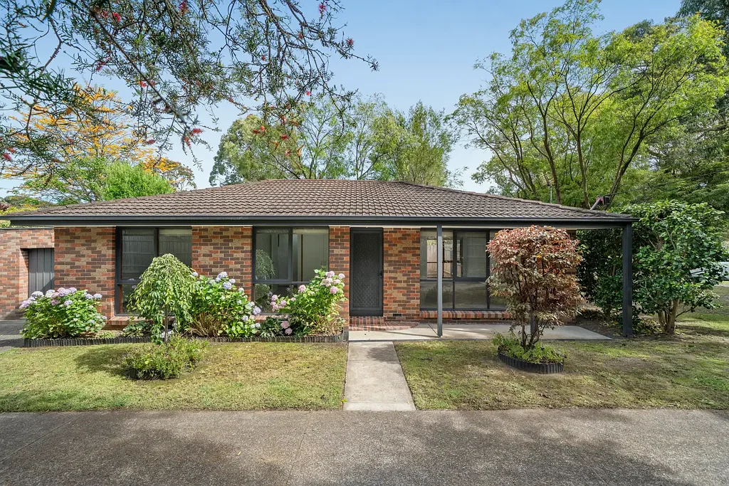 Leafy single level living in quiet court style setting