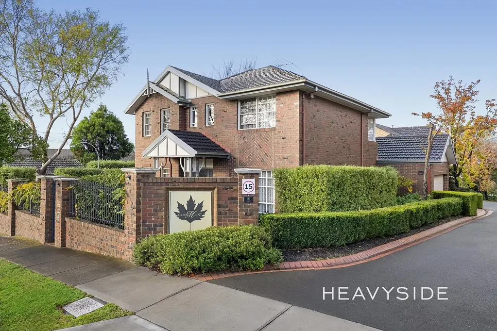 Surrey Hills 4غرفة نوم Free-Standing Residence with House-Style Family Space