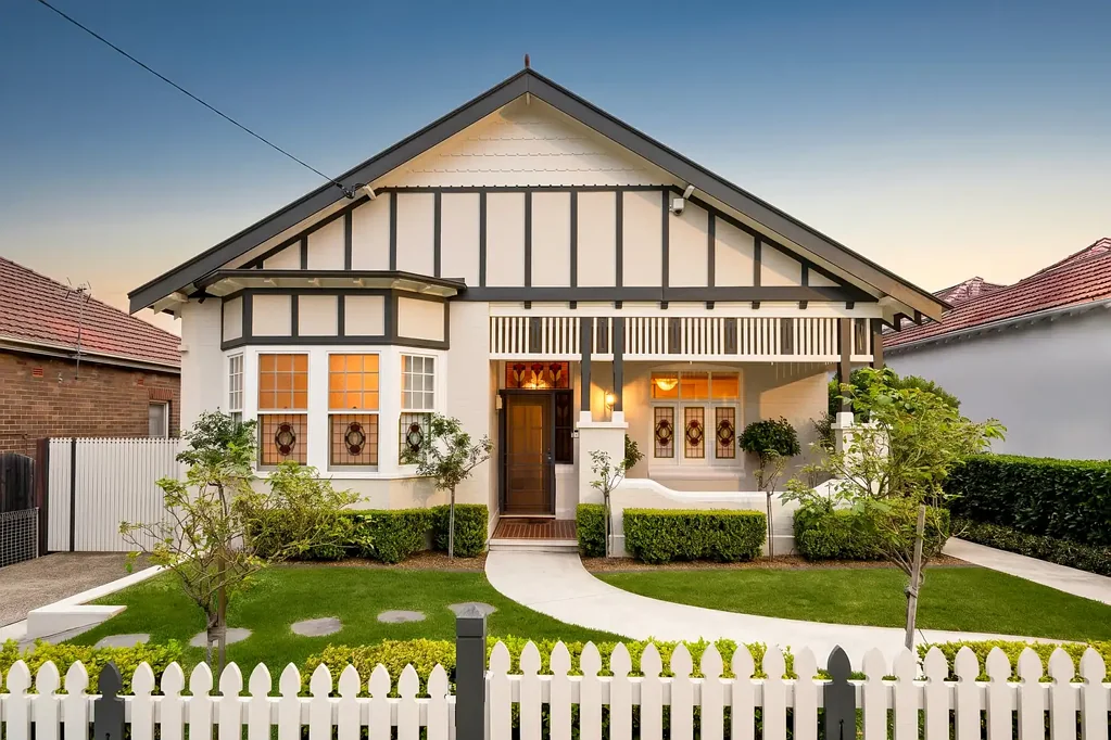 Burwood Heights 5Kwarto Classic period elegance meets contemporary family living