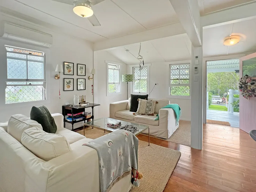 Charming Cottage Retreat - Full of Character & Close to the Water!