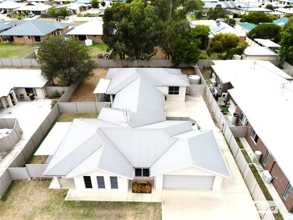 1&2/24 Lee Street, Miles, QLD 4415