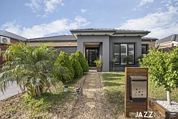 21 McWilliams Crescent, Point Cook