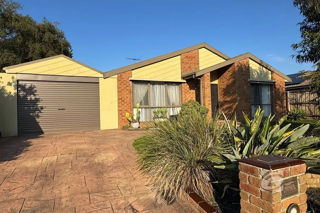 FRESHLY PAINTED COSY 3 BEDROOM HOME