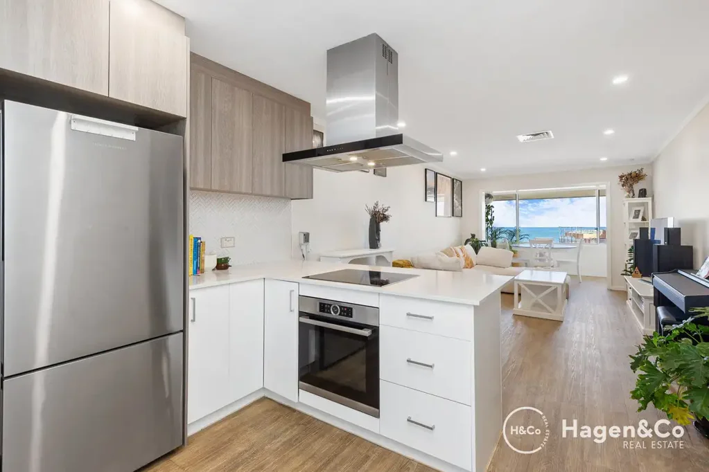 Scarborough 2غرفة نوم Ocean Views from your Kitchen and Bedroom!