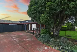 12 Lloyd Court, Brookfield