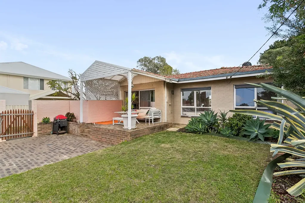 Bassendean 4ਬੈੱਡਰੂਮ 860sqm DUPLEX BLOCK
