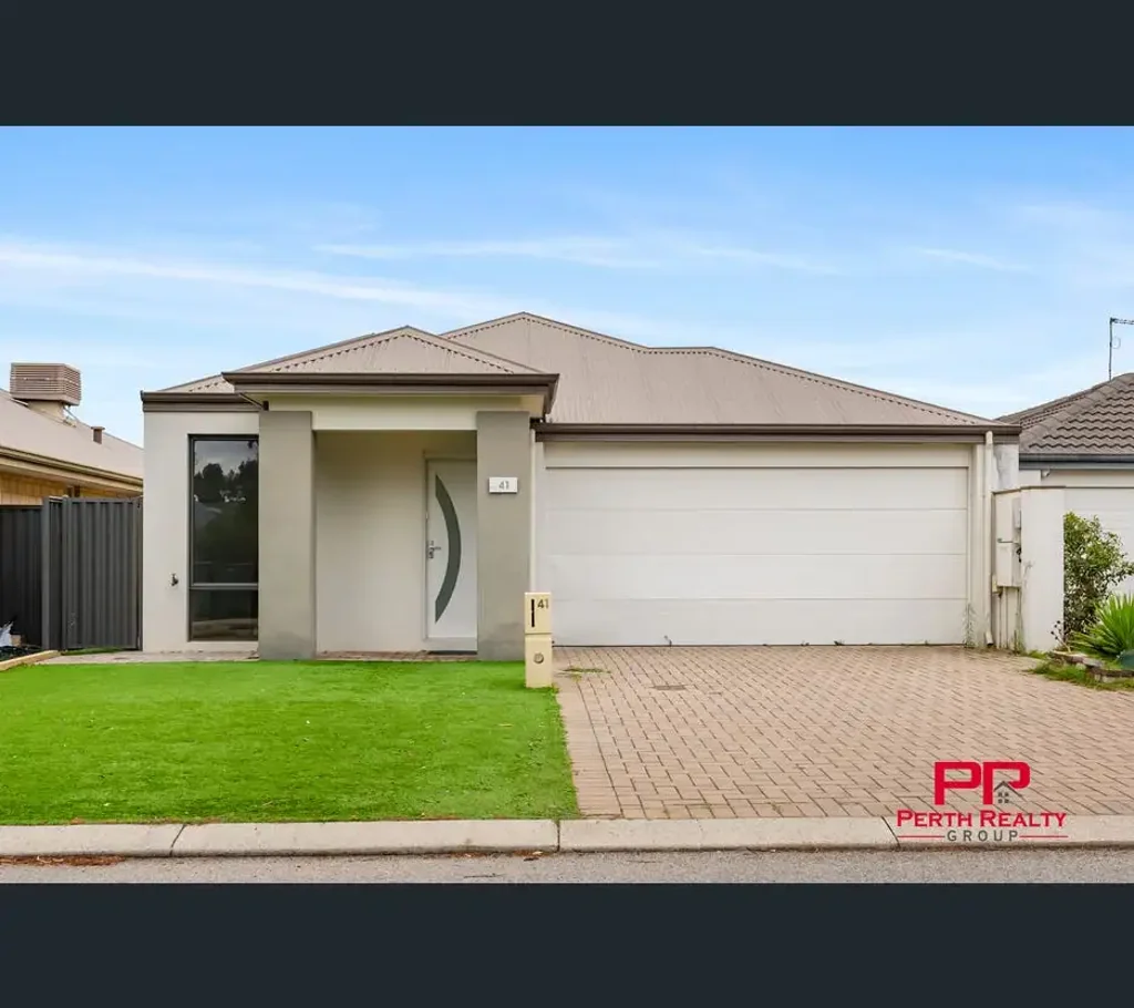 Modern 3-Bedroom Home with Solar, Double Garage & Versatile Bonus Room