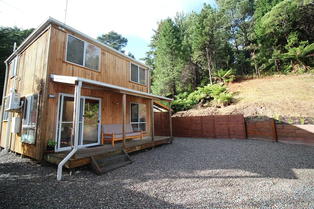 Queenstown 3房  Private, Furnished & Earning From Day One!