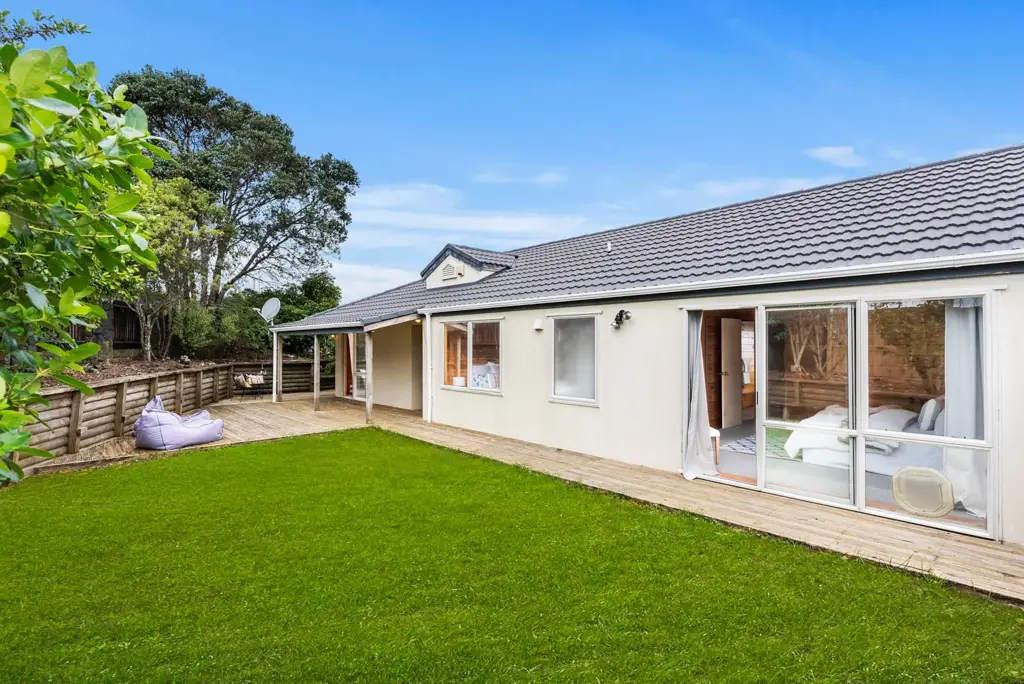 1 Graham Collins Drive, Pinehill, North Shore City, Auckland