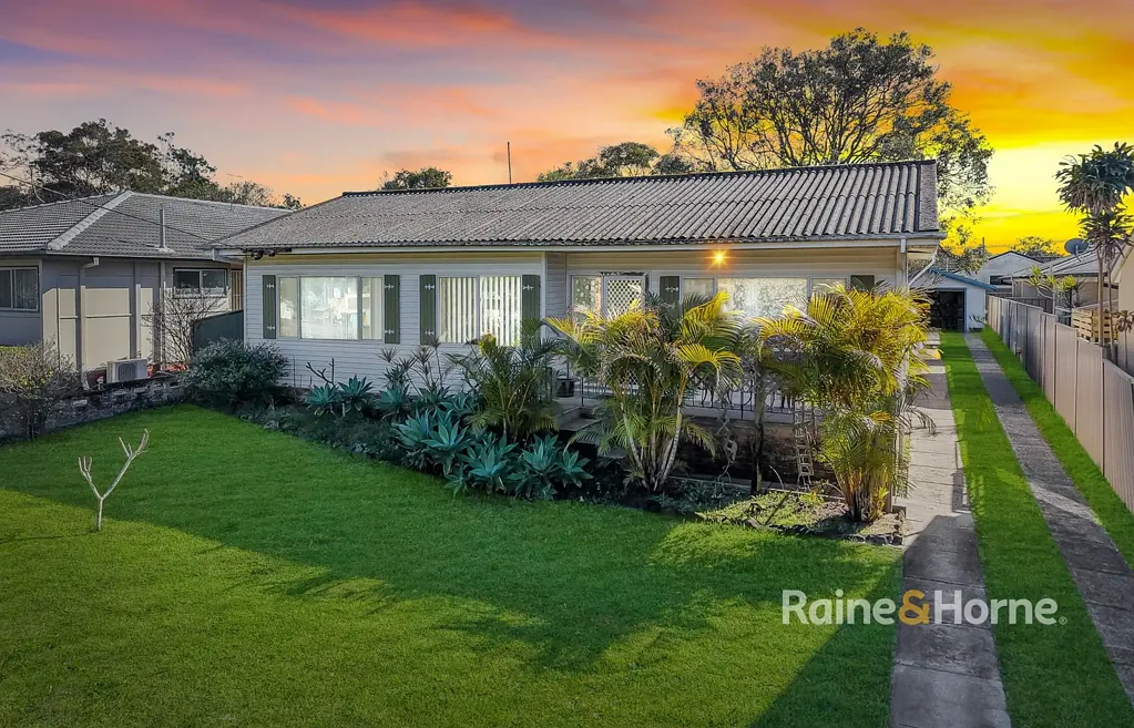 Umina Beach 3ਬੈੱਡਰੂਮ Superb Potential for Development (S.T.C.A) with a 16.7m (approx.) Frontage!