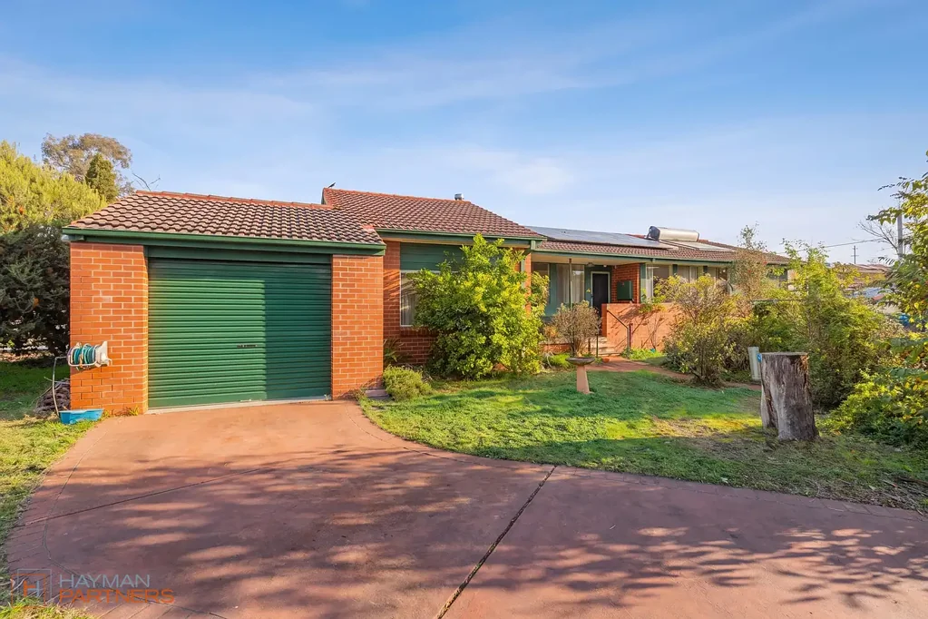Fisher 3બેડરૂમ North-Facing Family Home on 892m² Block in Fisher