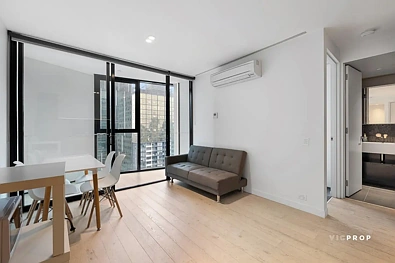 Melbourne 2 Bedroom Resort-Style Lighthouse Entertainer with a Spectacular City Aspect
