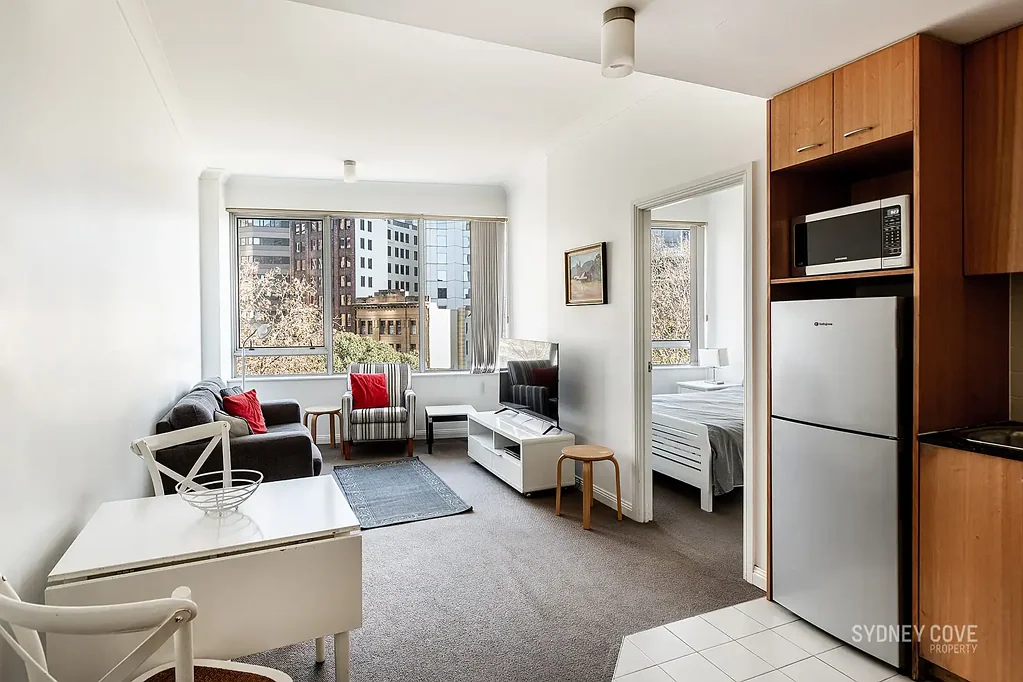 CENTRALLY LOCATED ONE BEDROOM WITH NEW PAINT & CARPET | Furnished