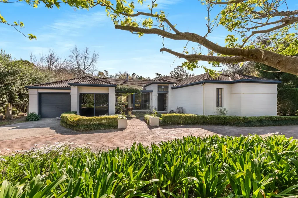 Berry 4 Bedroom Beautiful Garden Setting