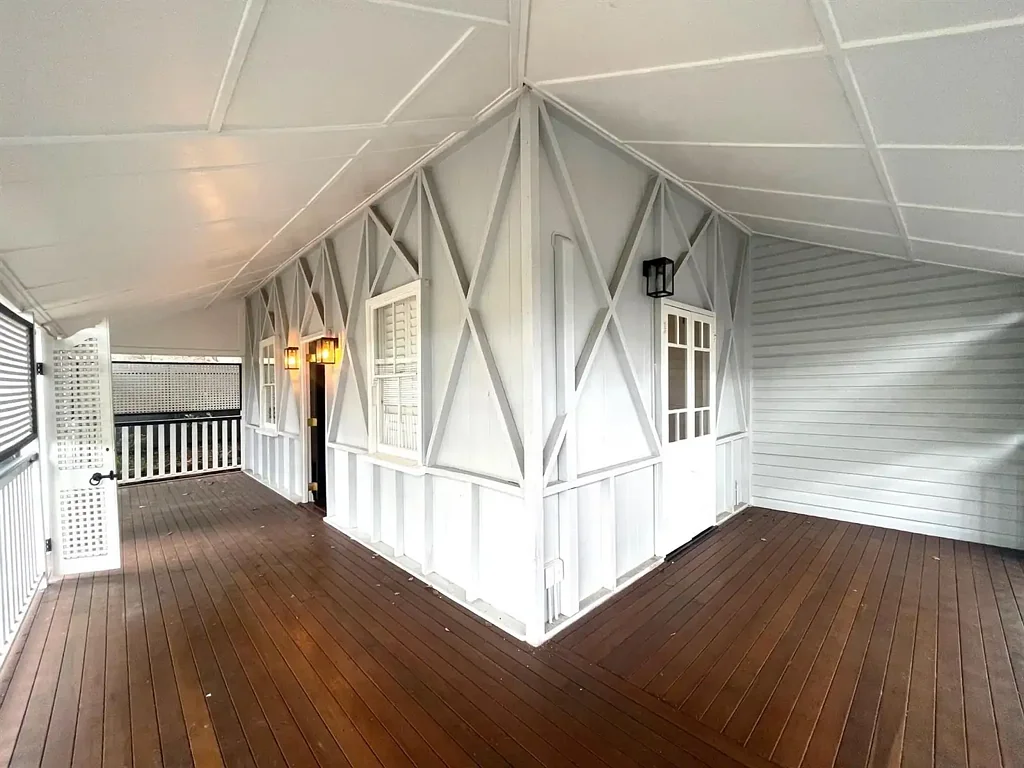 Spacious Renovated Cottage