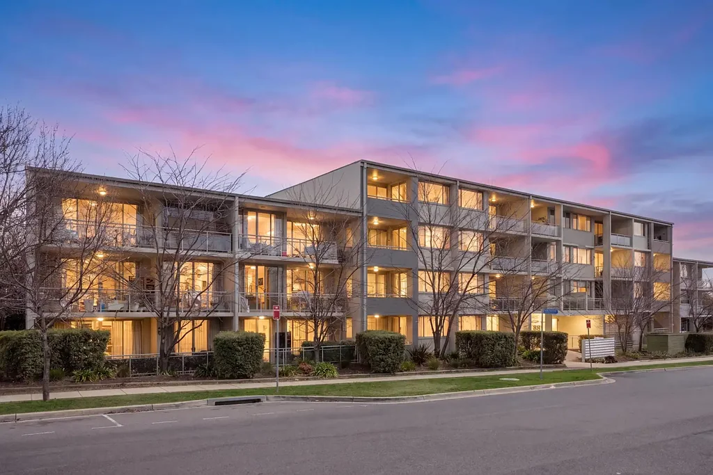Queanbeyan 2房  Elevated living with stunning views