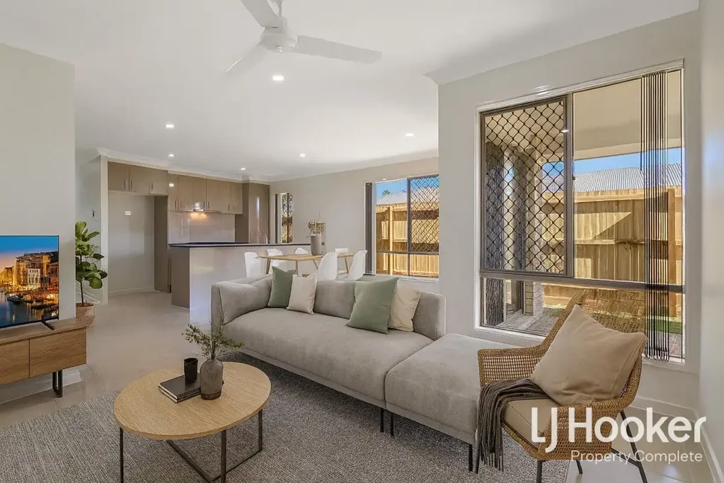 Private Location with Easy Access in & out of Estate - 2 x l