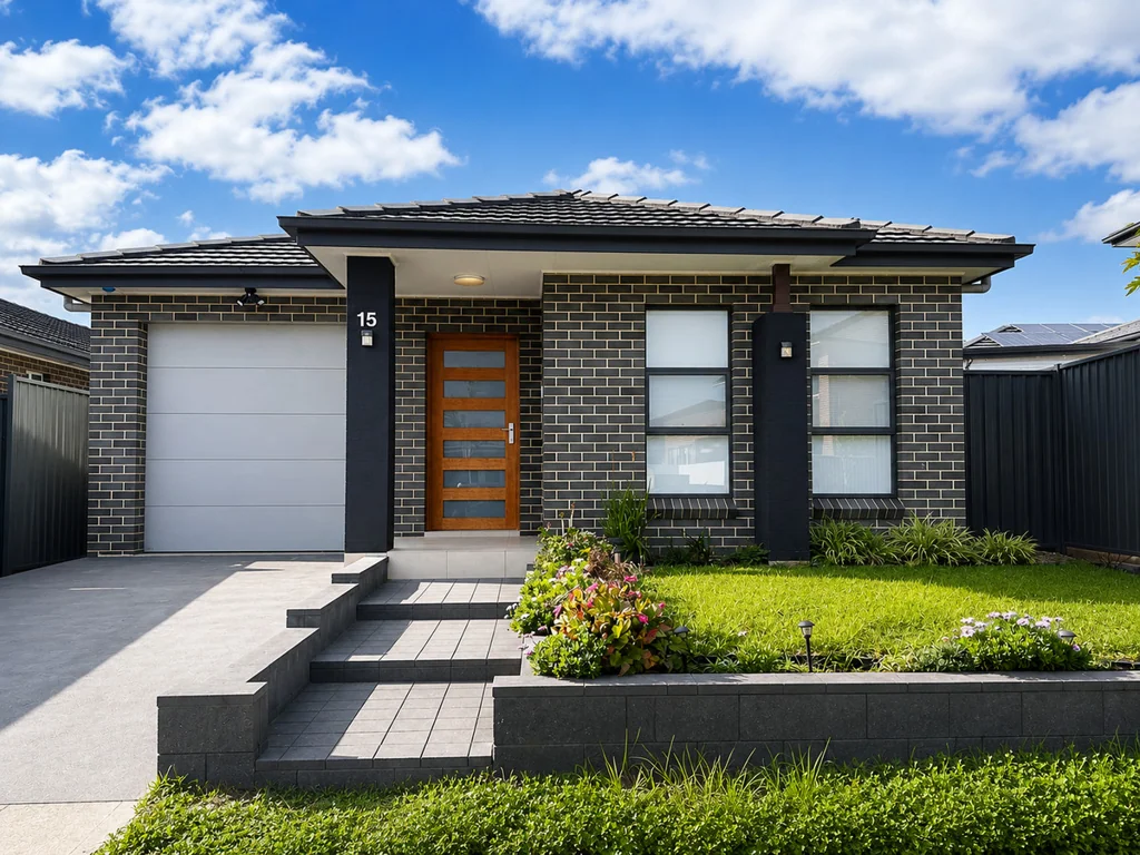 Stunning Home - 350m walk to St Luke's Catholic College!
