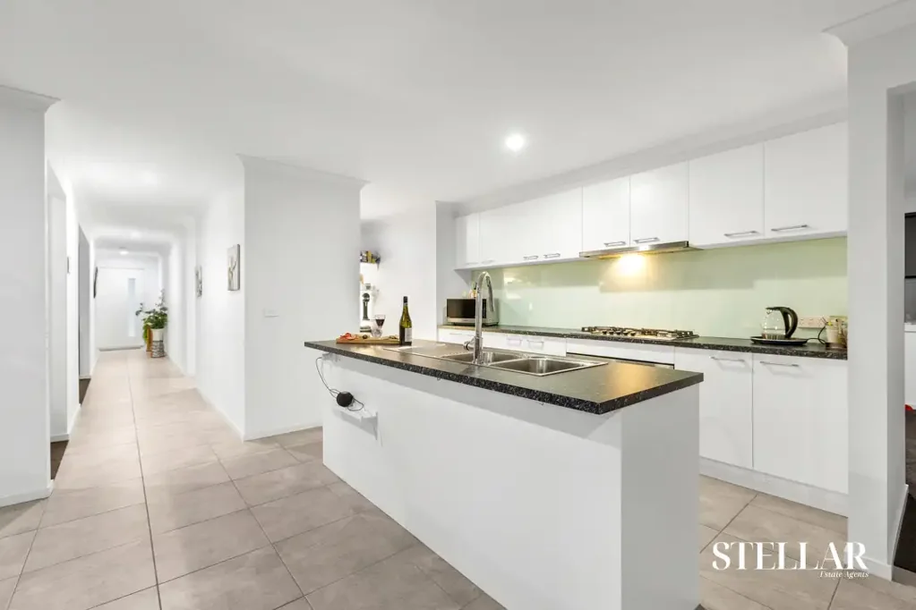 Pakenham 4Kwarto Spacious Family Living with Room to Grow - 103 Melissa Way, Pakenham