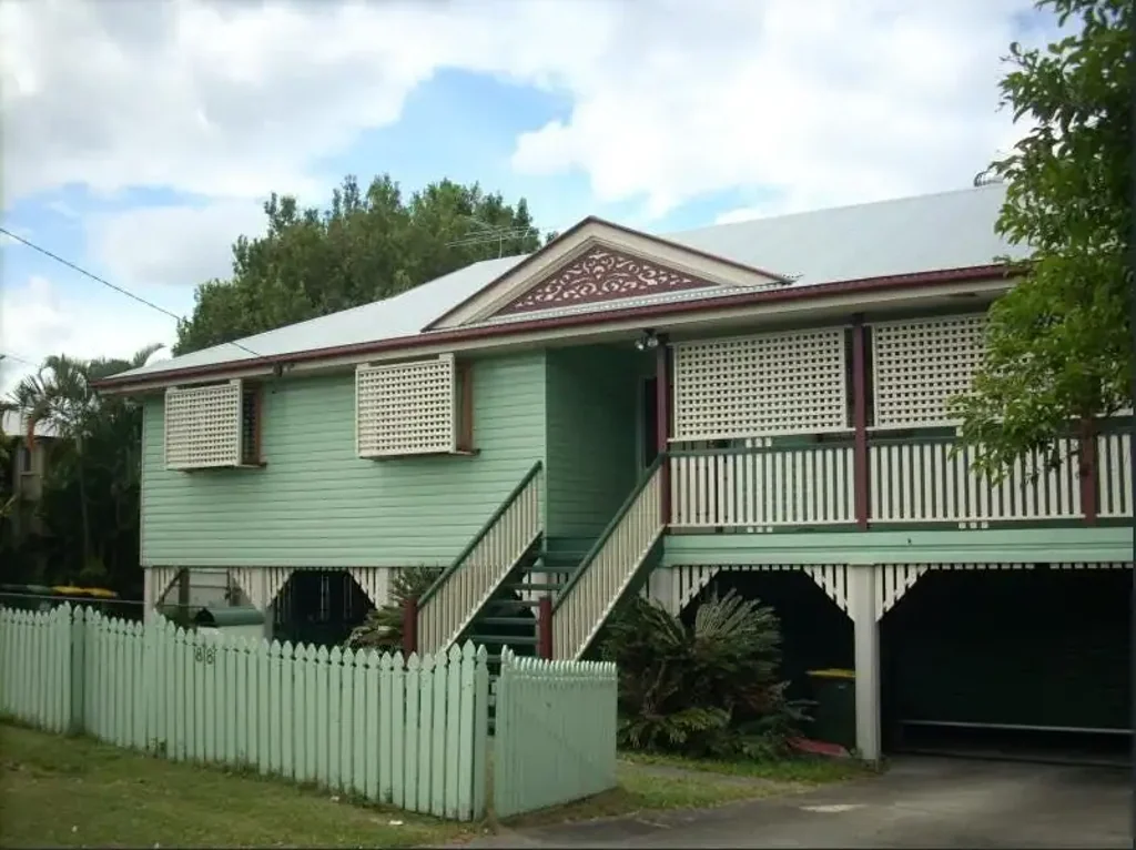 Front and rear deck AND ideal location!