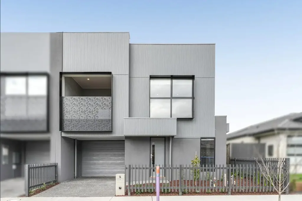 BROMPTON BEAUTY - TWO BEDROOM TOWNHOUSE