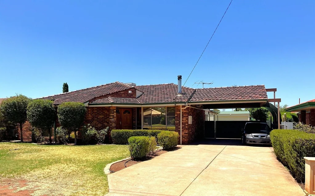 11 Robertson Street, West Lamington, WA 6430